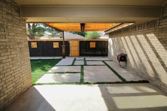 Building Photo - 4900 Rio Grande Ave