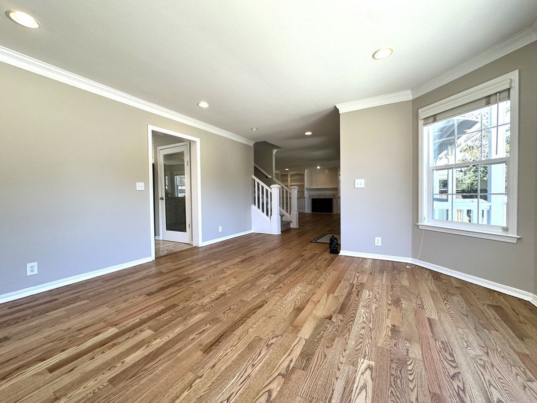 Building Photo - 604 Village Ct
