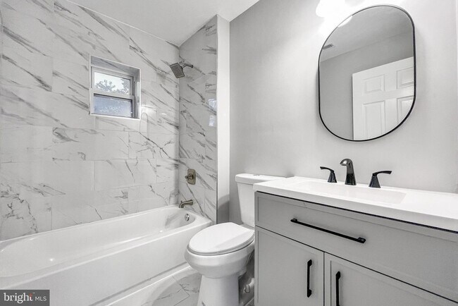 Building Photo - 6621 Hallwood Ave