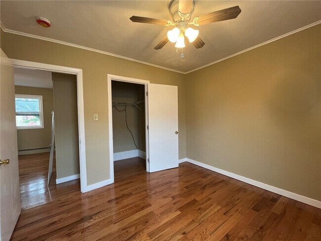 Building Photo - 1287 1/2 S Broadway