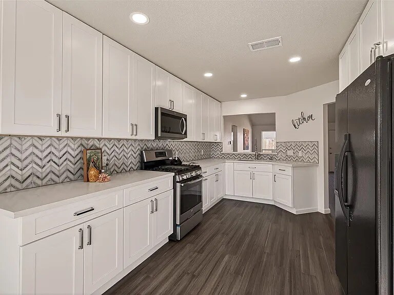 Building Photo - 1001 Eaglewood Ave