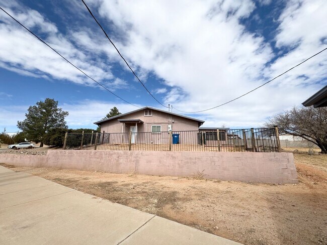 Building Photo - 3BR/2BA/2CG, with DOG RUN 2310 sq.ft. rental in Sierra Vista, AZ