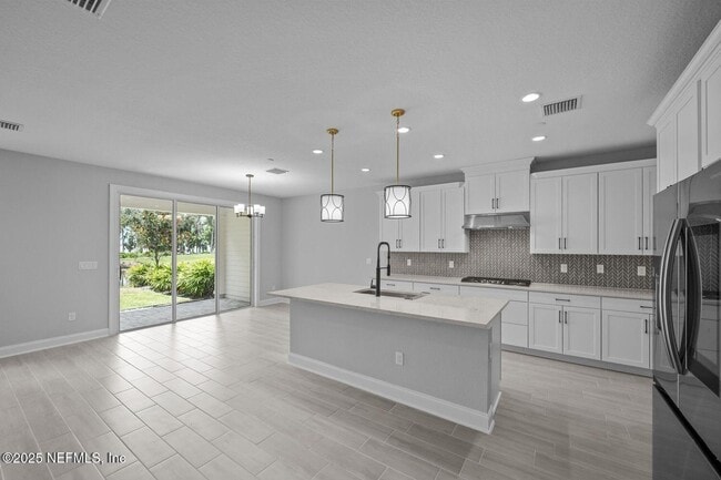 Building Photo - 27 Oak Pk Dr