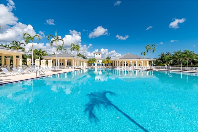 Building Photo - 367 NE 35th Ave