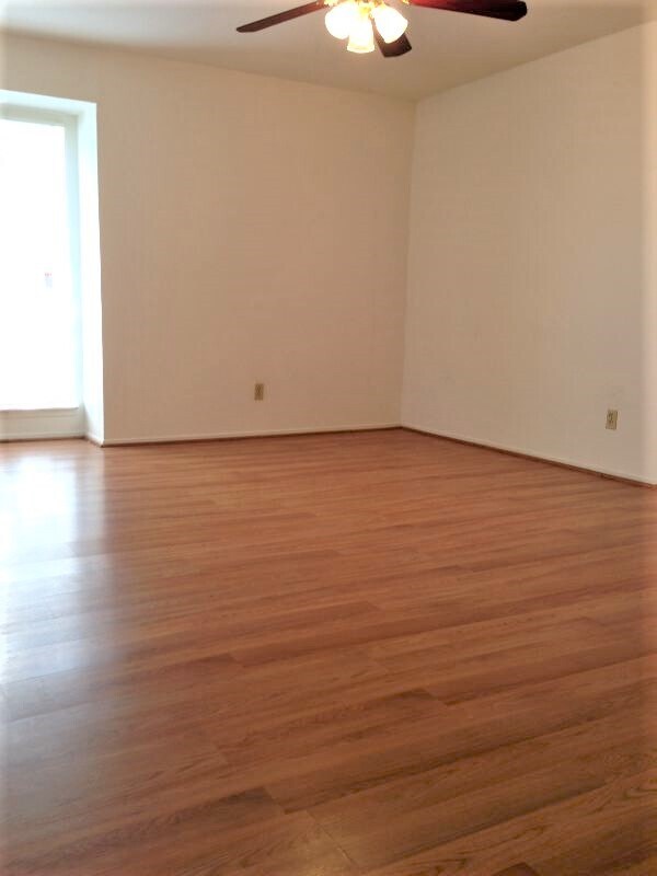 Building Photo - 8201 Richmond Ave