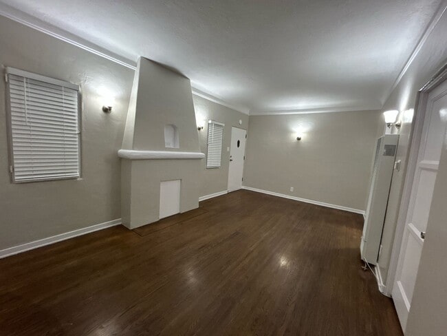 Building Photo - SPACIOUS 2 BEDROOM 1 BATH DOWNSTAIRS JUST BLOCKS FROM ALAMITOS AND JUNIPERO BEACH