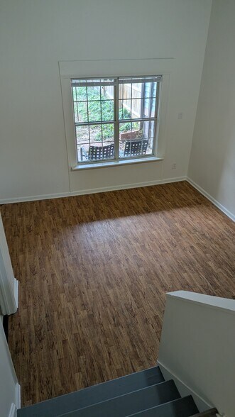 Den - 1718 Redwood Ct