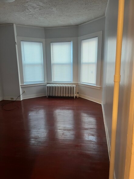 Building Photo - 55 Laurel St