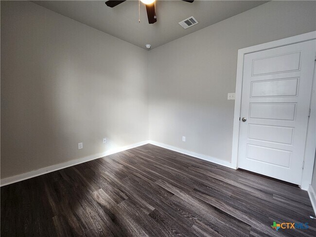 Building Photo - 1135 Creekside Orchard