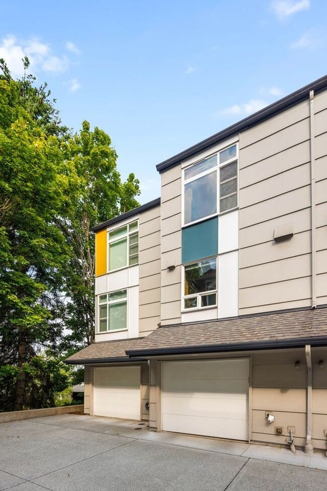 Building Photo - Prime Redmond Location at the Element