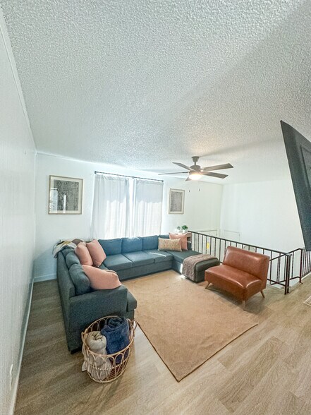 Building Photo - 4450 E Alta Vista Rd