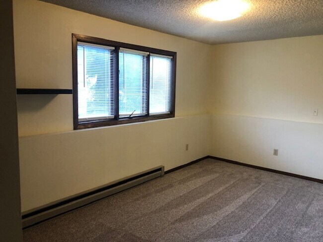 Building Photo - 405 S 19th Ave