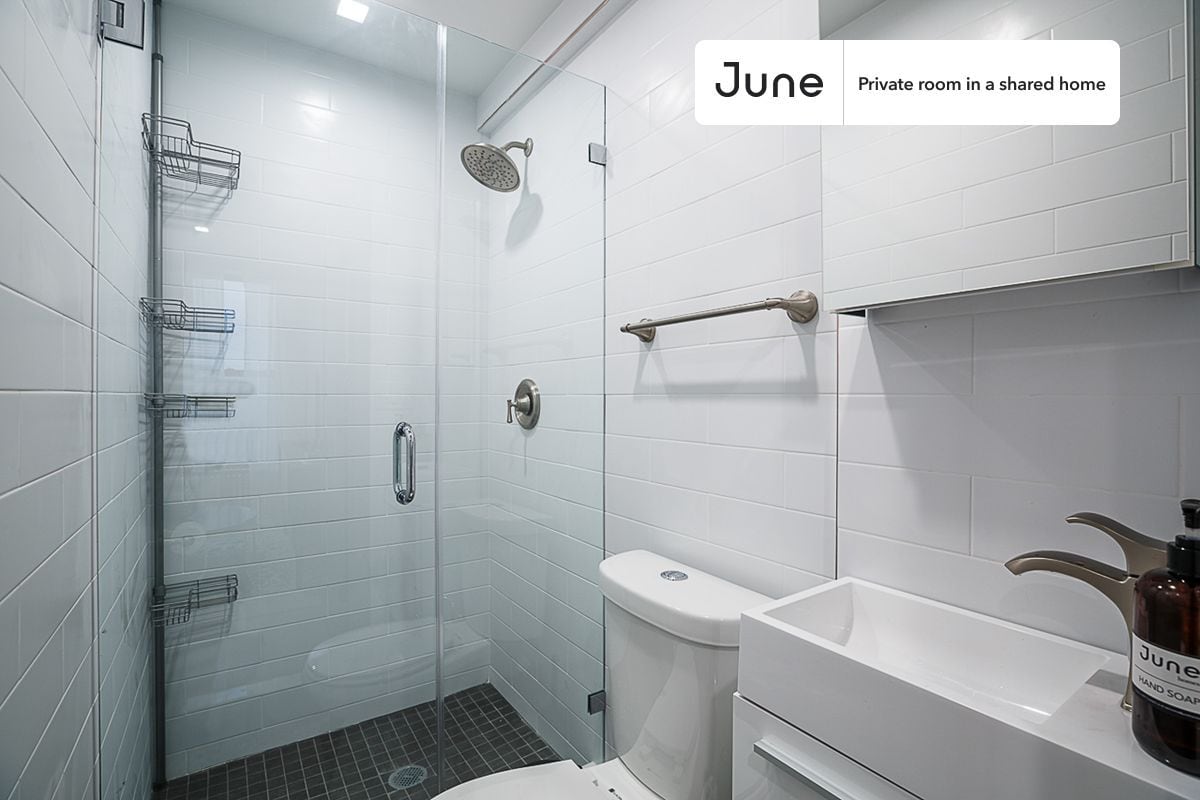 Building Photo - Room in Shared 3 bed/2 bath home in Upper West Side