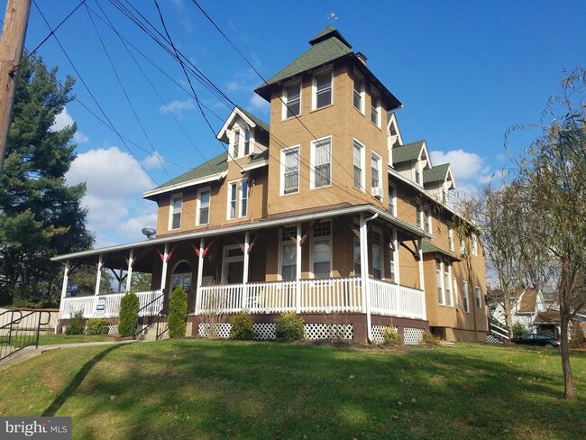 Building Photo - 511 Morton Ave