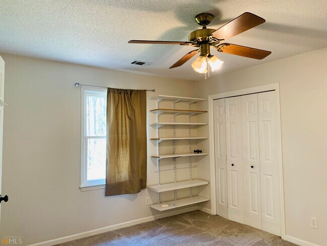 Building Photo - 210 Spring Forest Way
