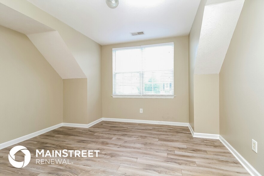 Building Photo - 143 Lyndhurst Dr