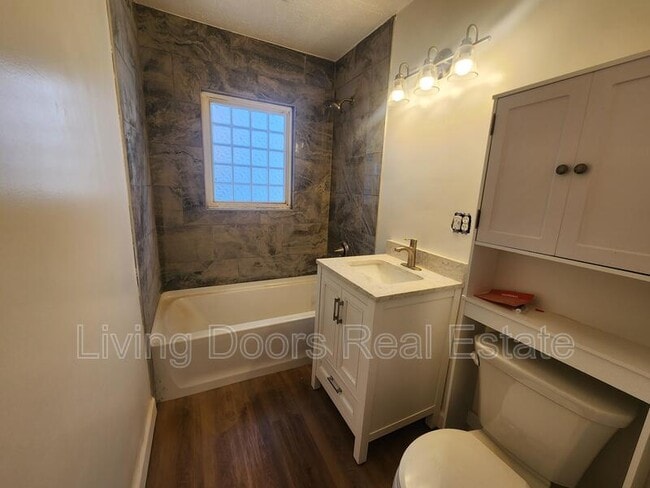 Building Photo - 501 S 38th St