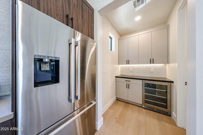 Building Photo - 6314 N 10th Dr