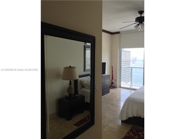 Building Photo - 1060 Brickell Ave