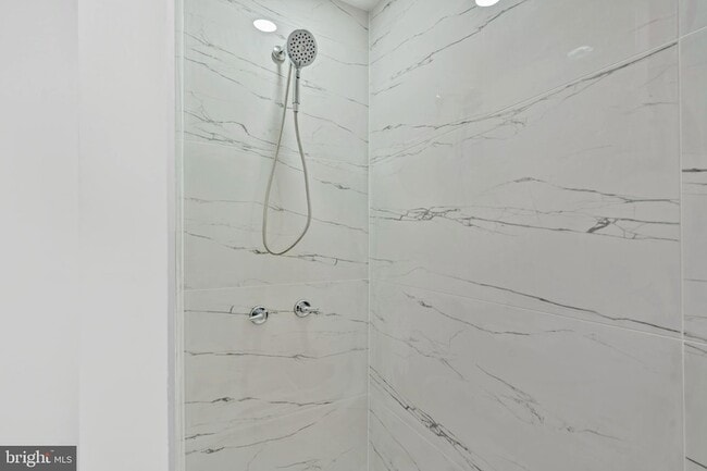 Building Photo - 2040 Frankford Ave