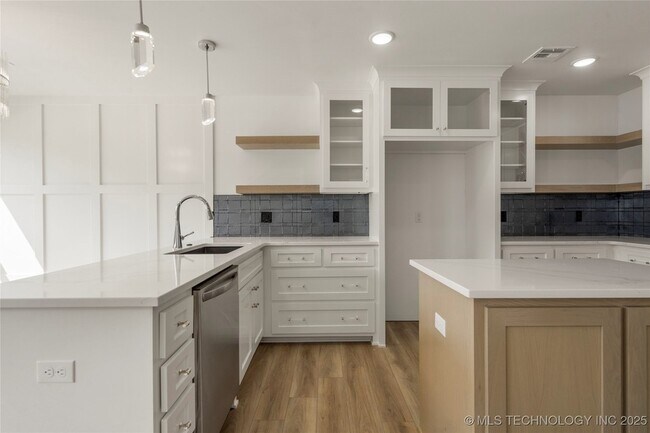 Building Photo - 101 N Atlanta St