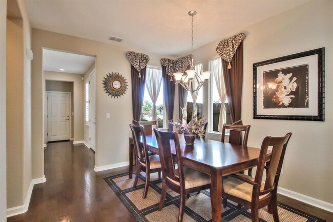 Building Photo - Stunning (Formal Model) 3/3 w/Huge Loft!  Please read entire ad before requesting a viewing!!