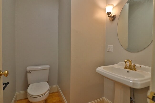 Building Photo - 358 Dorchester St