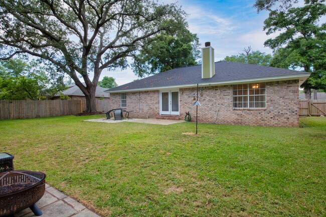 Building Photo - 3213 Desert St