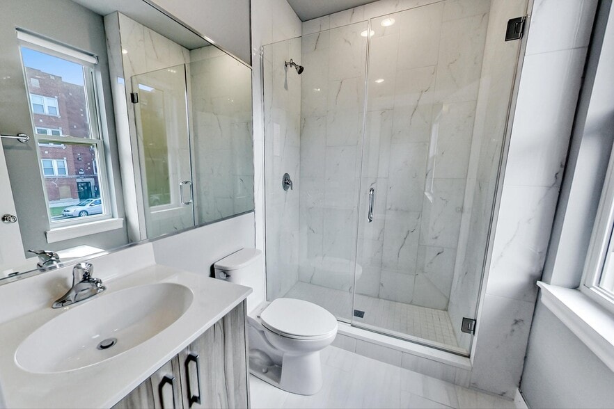 Building Photo - 6204 S Kimbark Ave