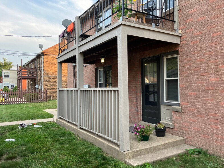 Building Photo - 4874 N Port Washington Rd