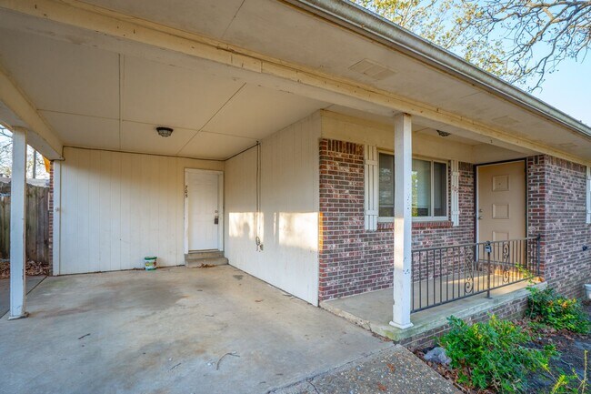 Building Photo - Large Backyard in North Little Rock