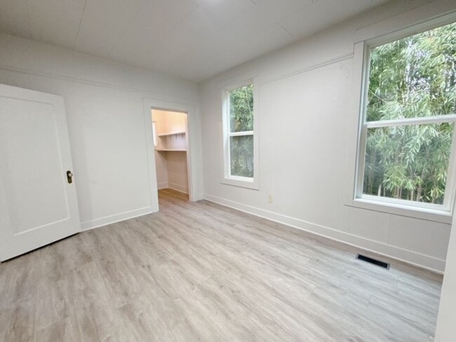 Building Photo - AVAILABLE NOW: Newly Renovated 4Bd/1Ba in ...