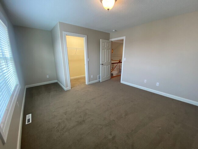 Building Photo - A RELAXING RETREAT - 3 bd/2.5 bath Twin Home for Rent