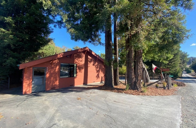 Building Photo - ~Granny Unit 1Bed/1Bath in Petaluma~