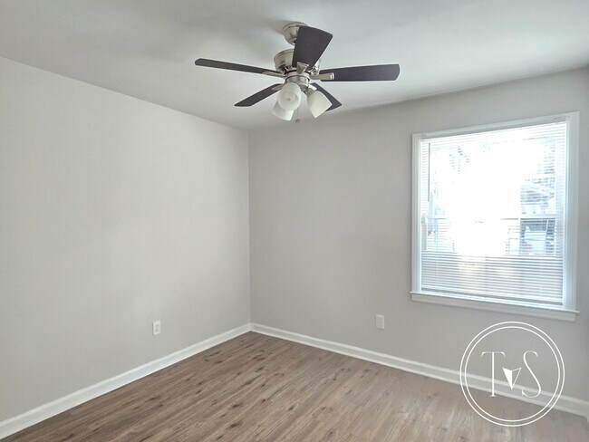 Building Photo - WINTER MOVE-IN SPECIAL: 50% OFF 1st FULL MONTH OF RENT** (**see description for details)