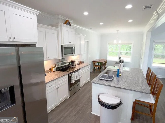 Building Photo - 158 Verano St