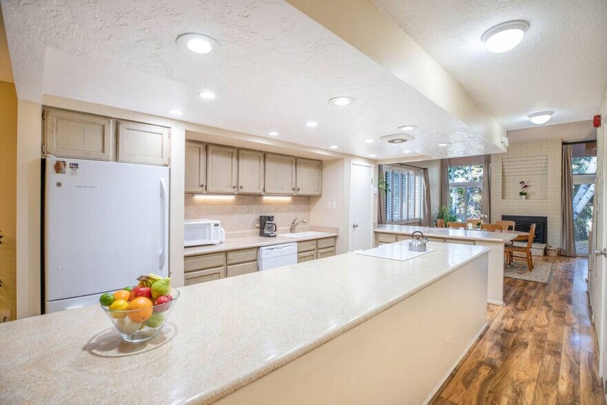 Building Photo - 1705 Captain Molly Dr
