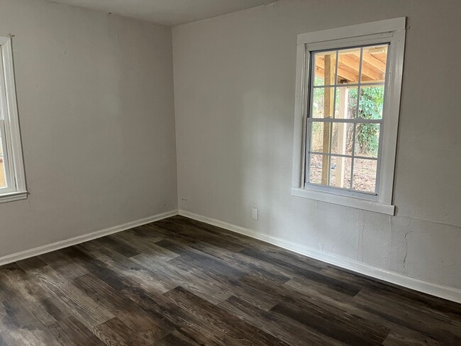 Building Photo - 635 N Moore Rd