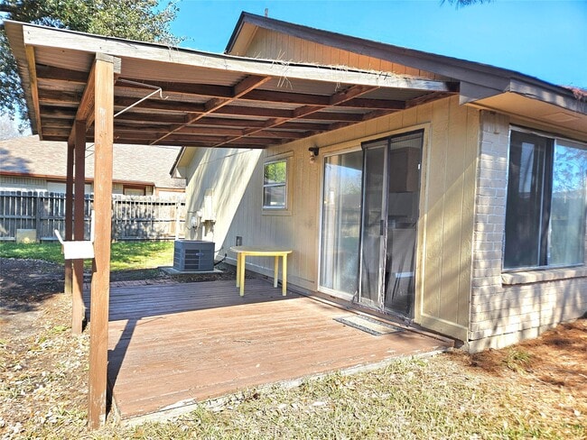 Building Photo - 10810 Parkland Woods Dr