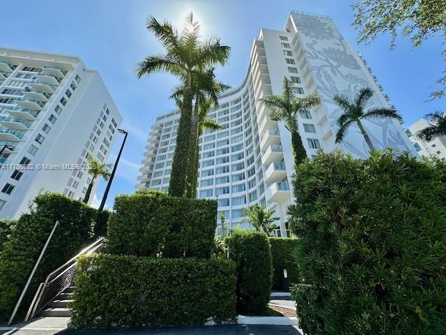 Primary Photo - 1100 West Ave