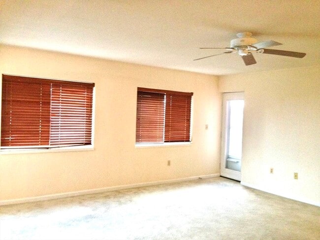 Building Photo - 50 S Common St