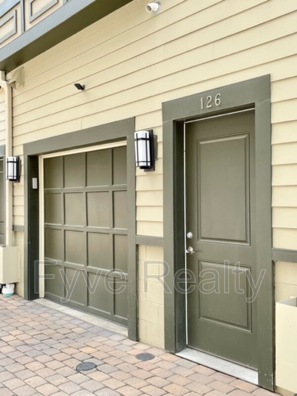Building Photo - 126 E Greenwood Ave