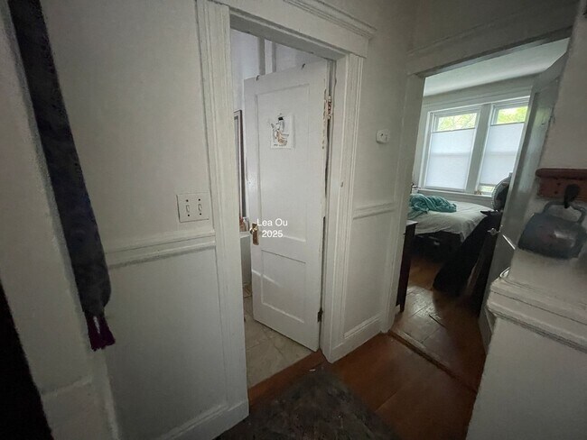 Building Photo - NO BROKER FEE 9/1 Sweet 2bed split in Brig...
