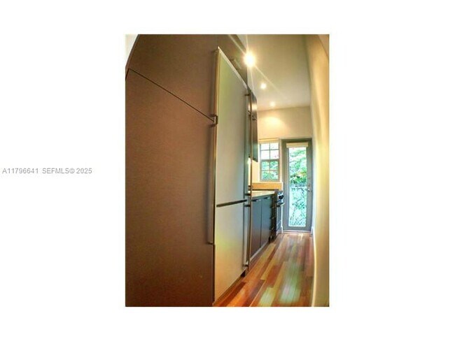 Building Photo - 727 Jefferson Ave