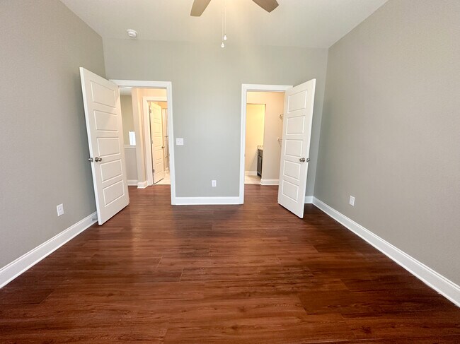 Building Photo - 5214 Donlyn Ln