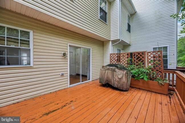 Building Photo - 633 Baystone Ct