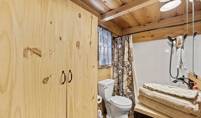 Building Photo - Old Mountain Road 3568-3570