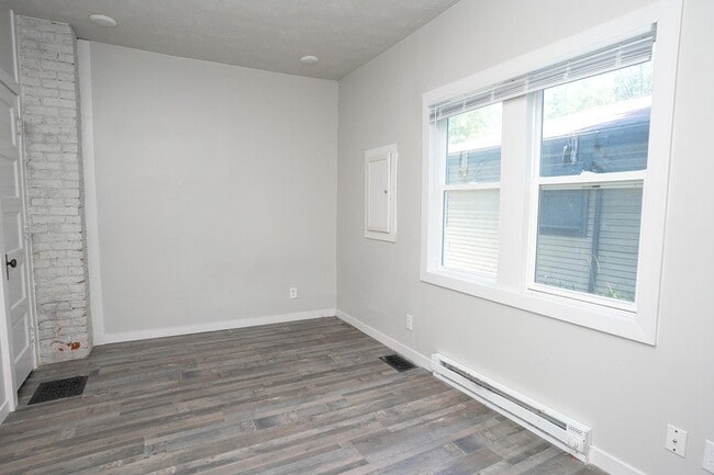 Building Photo - 840 S Ironwood Dr