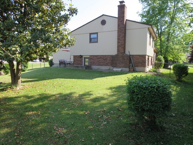 Building Photo - Nice split level home with garage and fenced backyard, Virtual Tour!