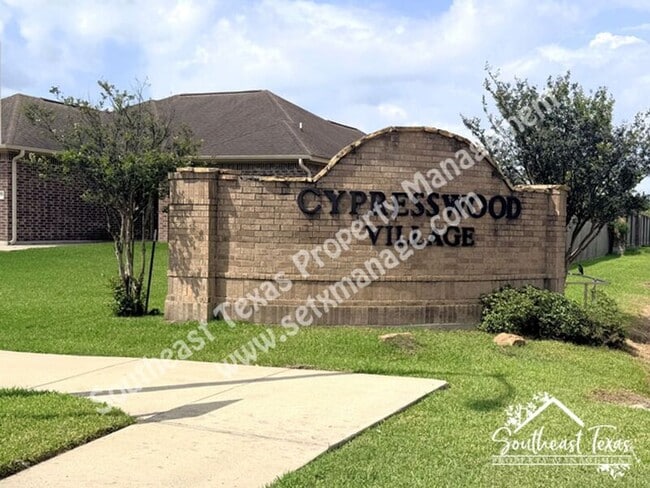 Building Photo - 1102 Cypress Wood Dr